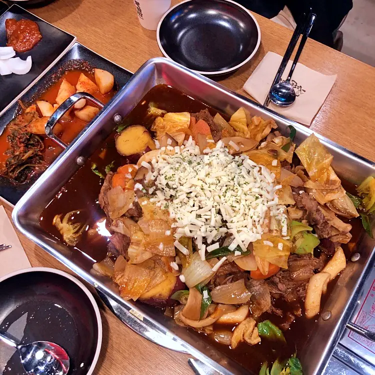 사장님귀는 당나귀귀 여에스더 직원 복지 식당 청담동 학동사거리 강남구청역 순살 감자탕 뼈감자탕전골 맛집 위치 어디 소개