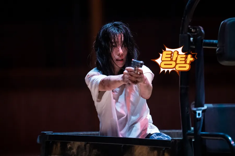 총을 쏘는 여고생