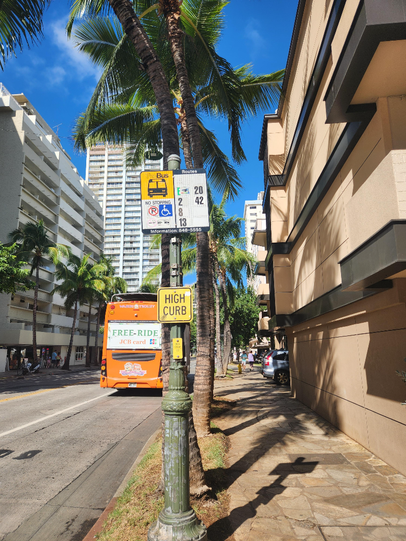 하와이 와이켈레 프리미엄 아울렛 E버스 정류장