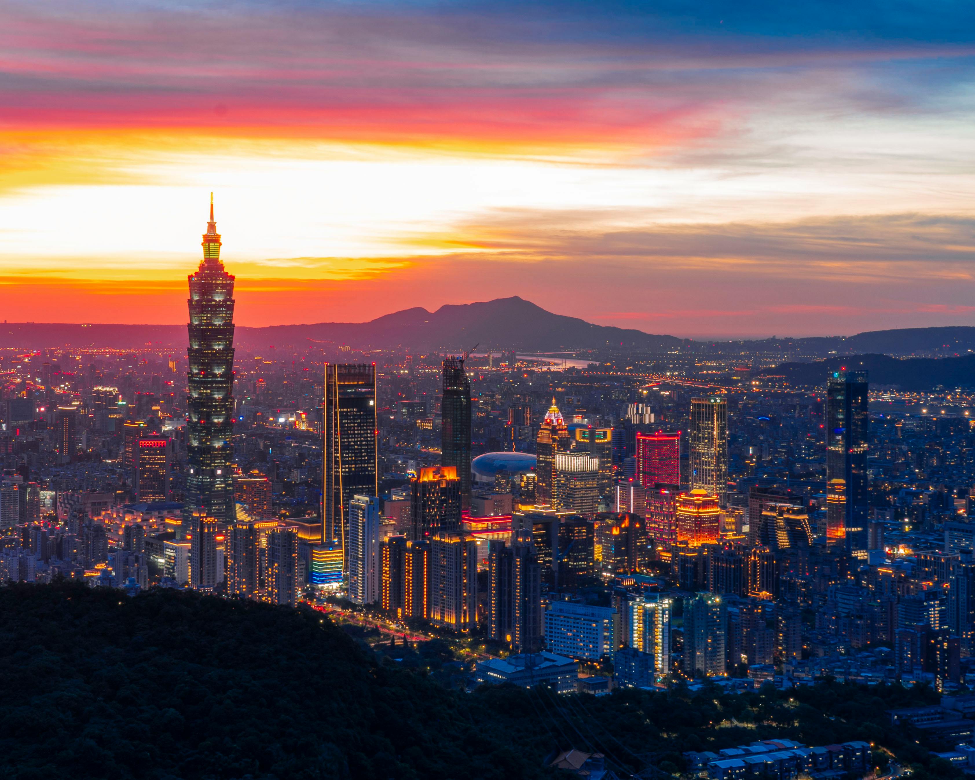 로컬의 숨겨진 명소 탐방기: 숨은 전망대에서 바라본 도시의 또 다른 얼굴 - 양밍산 비밀 뷰포인트