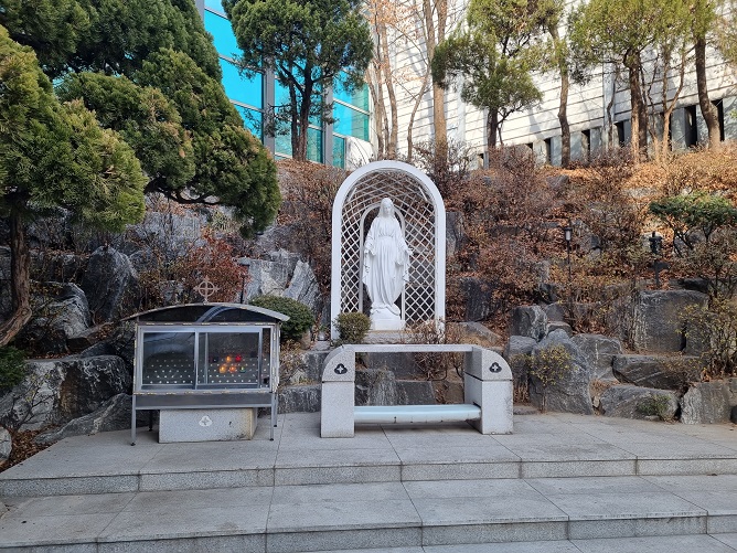 서울대교구 청파동성당 성모상