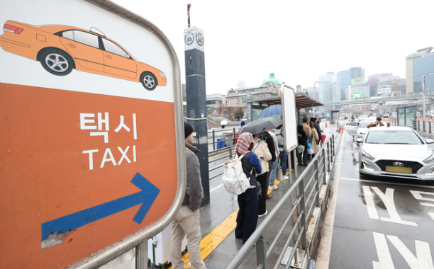 택시기사의 근무 환경과 수입 구조