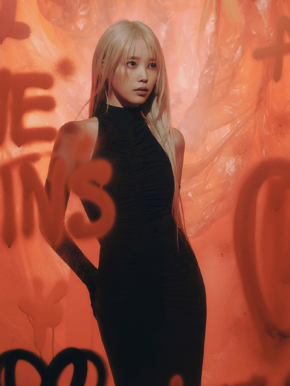 아이유 콘셉트 포토 [사진=이담엔터테인먼트]