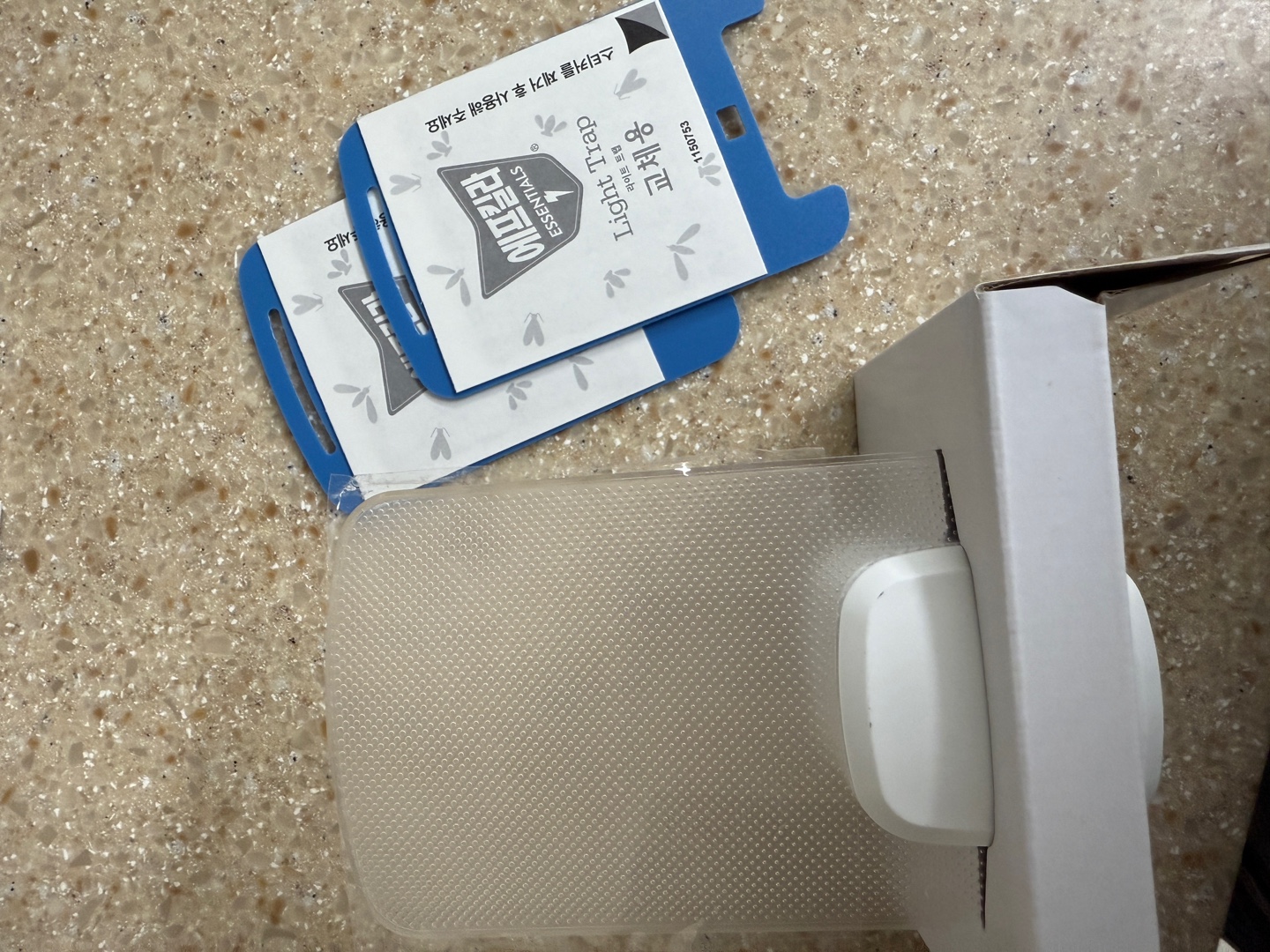 🦟날파리와의 전쟁, &lsquo;에프킬라 라이트 트랩&rsquo;으로 끝! 여름 필수템 리얼 후기