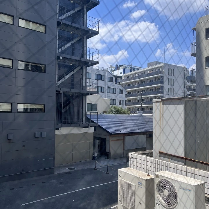 신주쿠 숙소 창문뷰