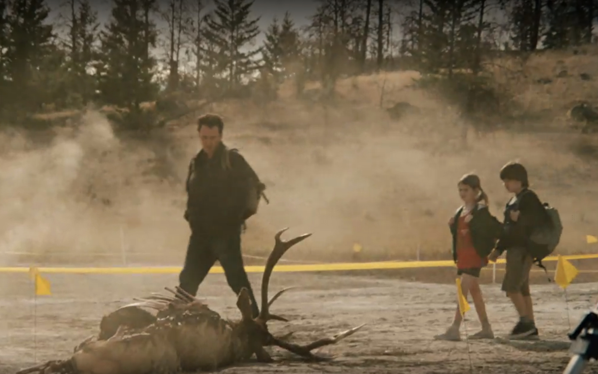 호수가 말라 건조한 땅이 된 모습