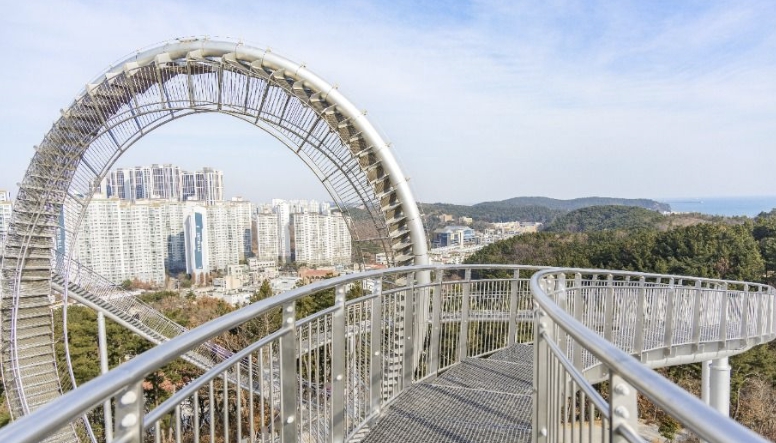 세계가 인정한 포항 스페이스워크의 예술적 구조