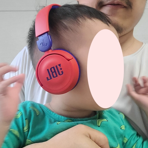 두돌 아가가 JBL JR310BT 착용시 크기