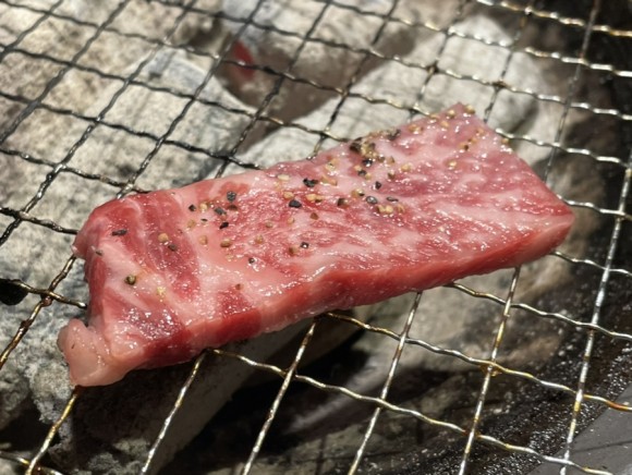 The marbling is vibrant.
마블링이 자글자글