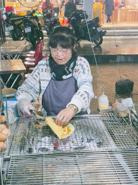 달랏 야시장 반짱느엉 굽는 모습