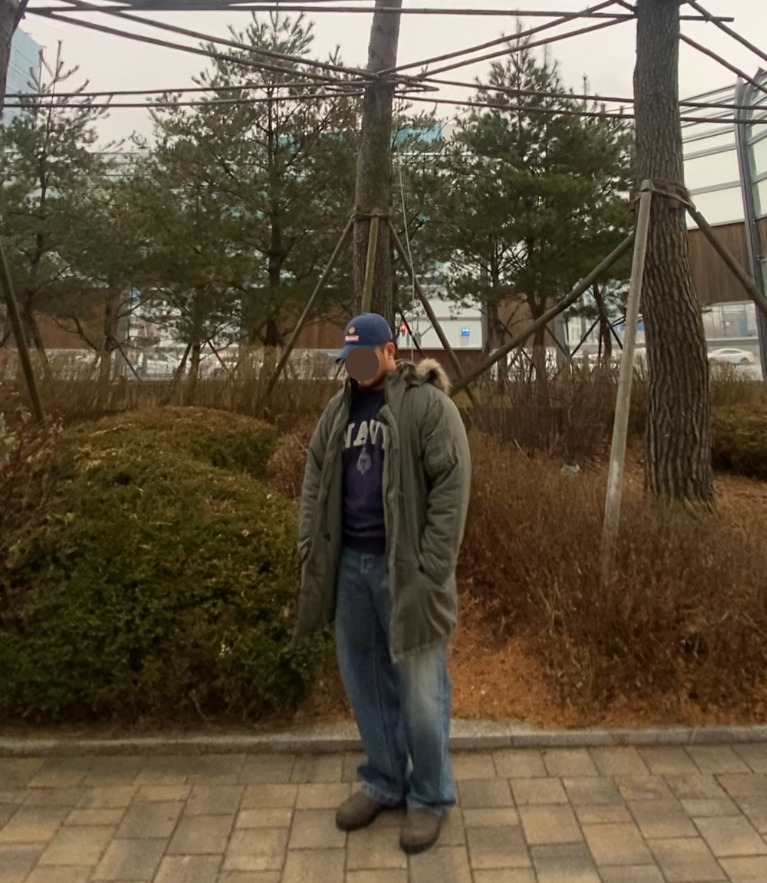 데일리룩('25. 12. 16.)휴먼앤캣 파운드3 스톤워싱 볼캡, 로스코 9963 N-3B 파카 점퍼, 아웃스탠딩 NAVY 맨투맨, 에러스익셉티드 왁스드데님팬츠, 블런드스톤 585