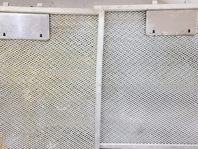 기름때가 찌들어있는 가스레인지 후드와 기름때를 제거한 후드