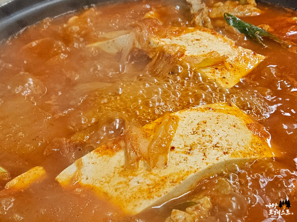 진토 김치 생고기 김치찌개