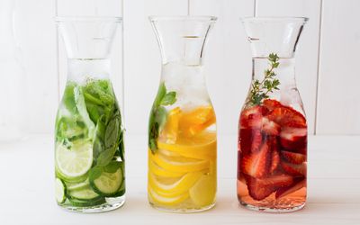 물 마시기 싫을 때 수분을 유지하는 8가지 방법