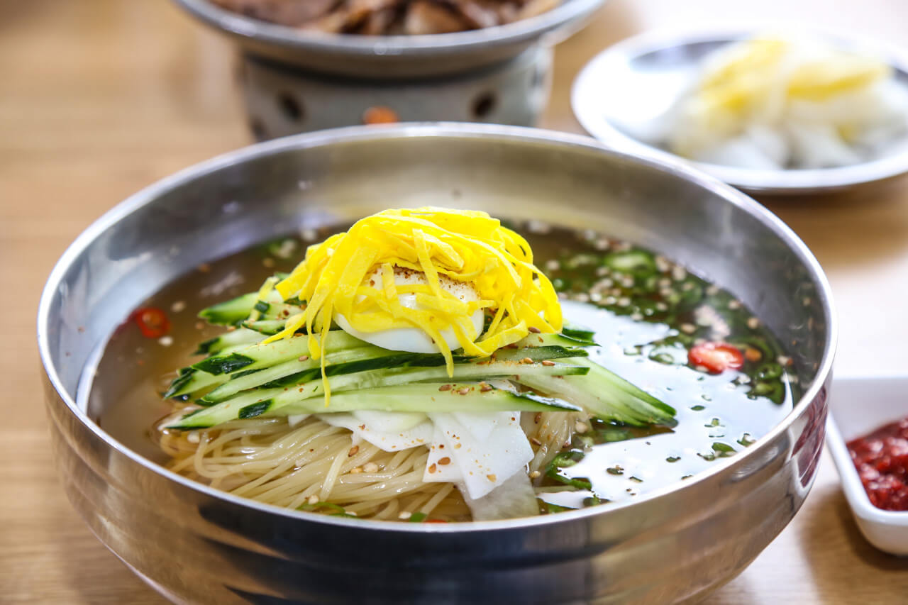 생방송투데이 3784회 한우물의 법칙 경주 전통 밀면 전문점 맛집 불국사밀면 (밀면 연탄불고기 맛집)