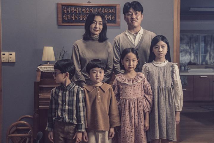 가족사진을찍고있다