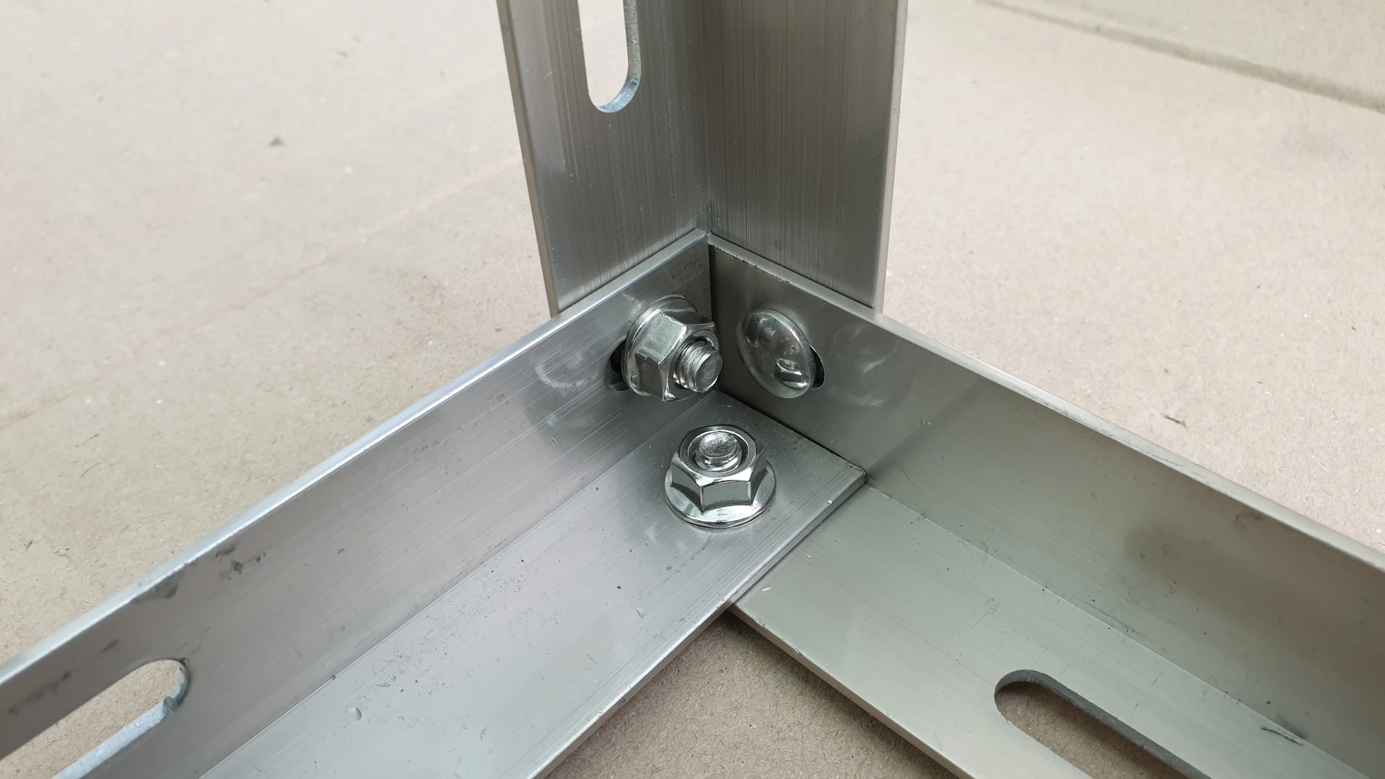 실외기 거치대 볼트 방향