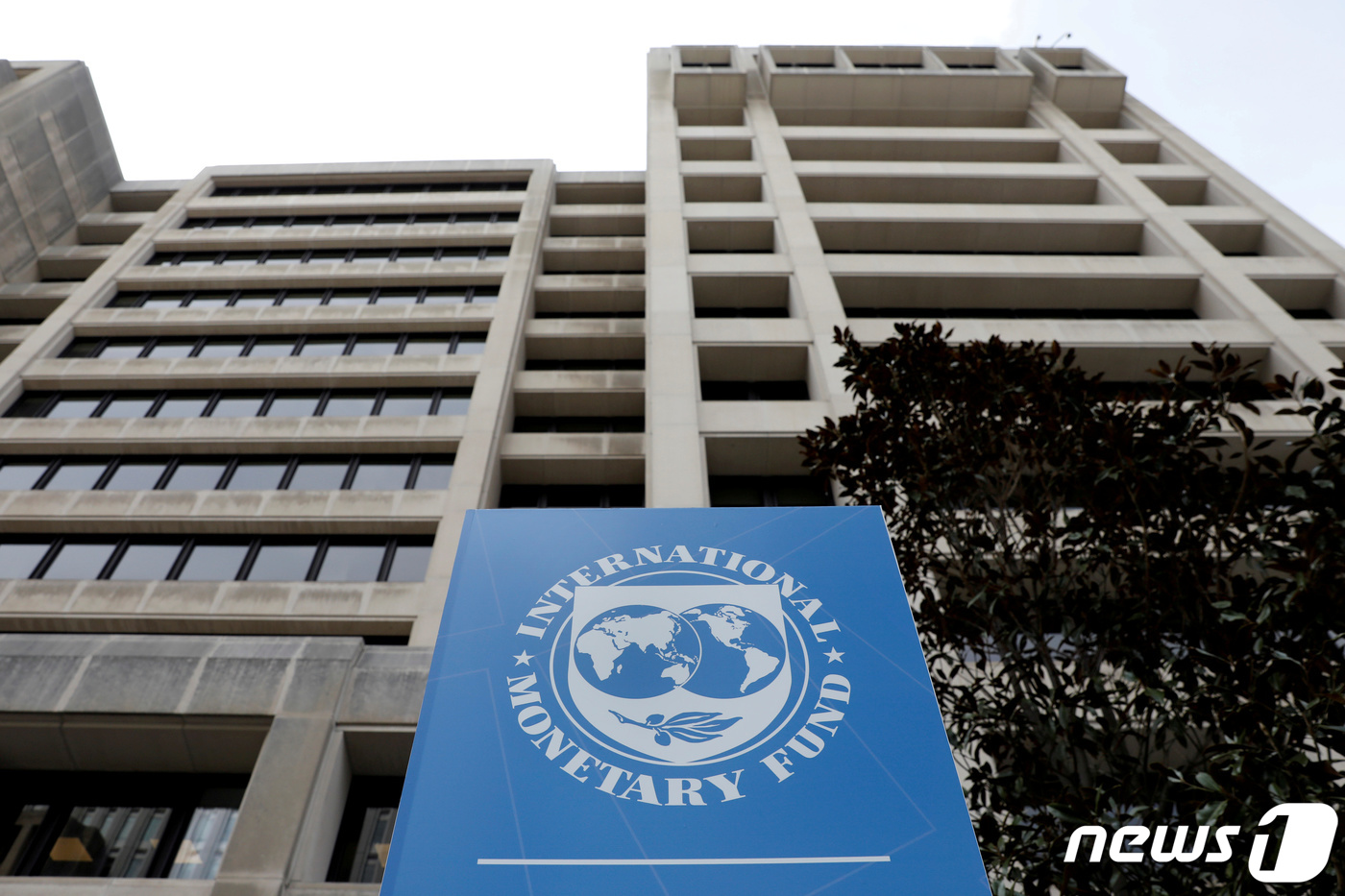 IMF 한국 성장률 유지 1.9% 선방과 물가 2.5% 비상... 전쟁 쇼크 속 한국 경제의 앞날은?