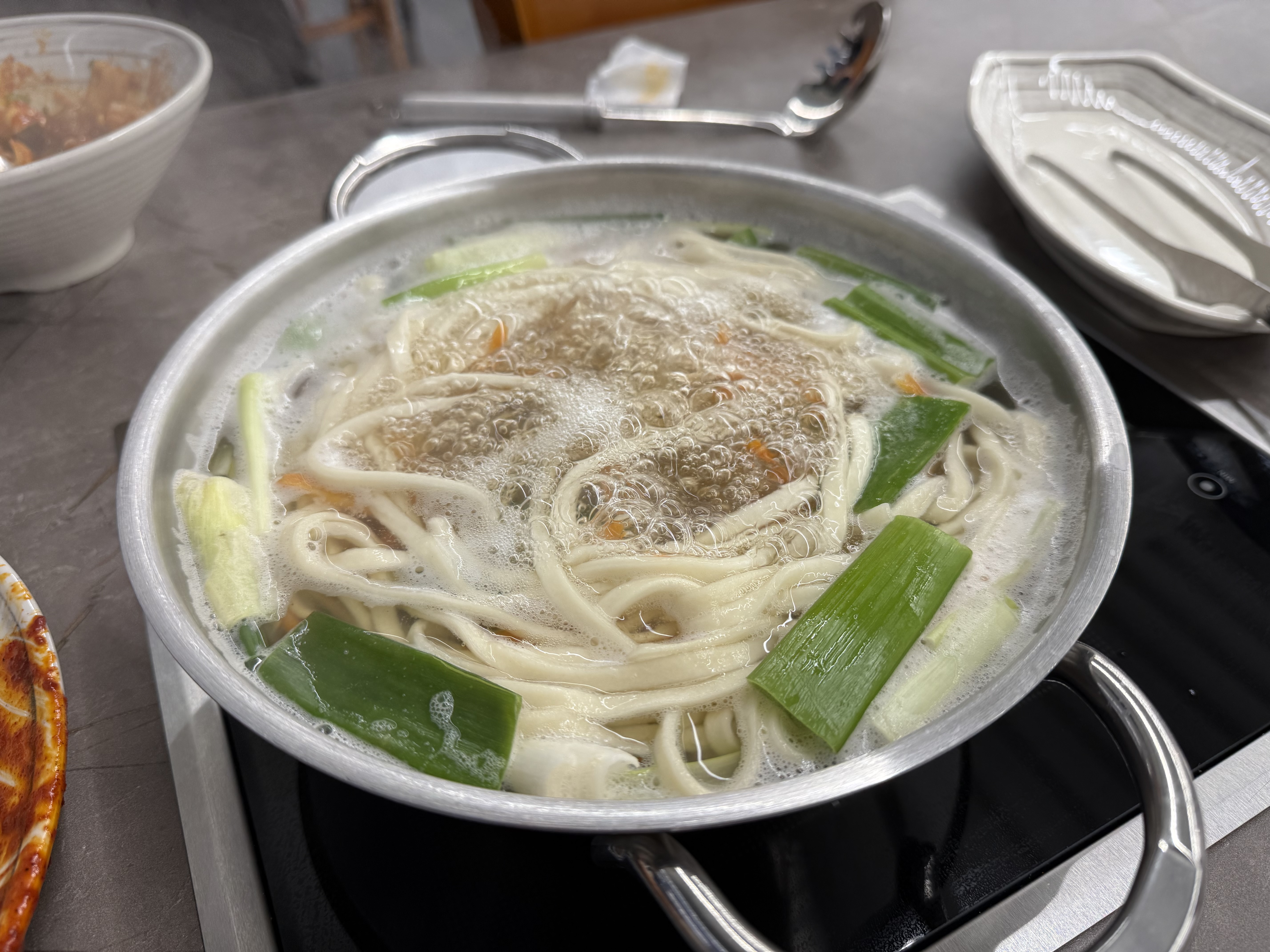 명동 더 식당 칼국수
