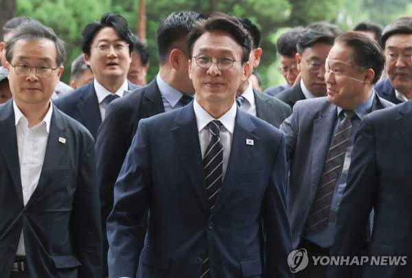 김민석 당대표 출마 선언 총정리! 전 총리의 파격 행보와 나이, 고향, 학력, 경력, 부인, 관련주 및 익산 거주의 비밀 심층 진단
