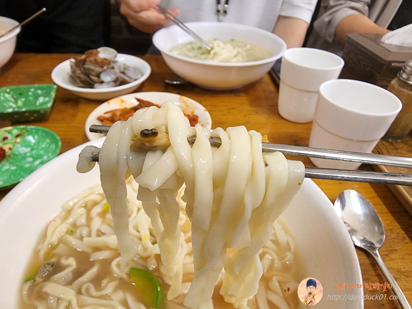손칼국수 한 젓가락
