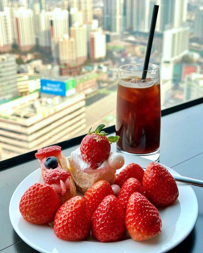 생방송투데이 용산 신용산 딸기 디저트 뷔페 맛집