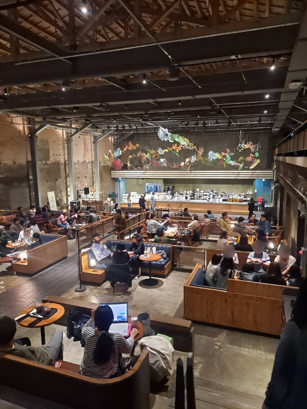 스타벅스 위에서 바라본 풍경