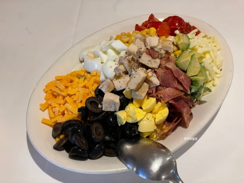 압구정 도산공원 맛집 붓처스컷 도산 - 콥 샐러드