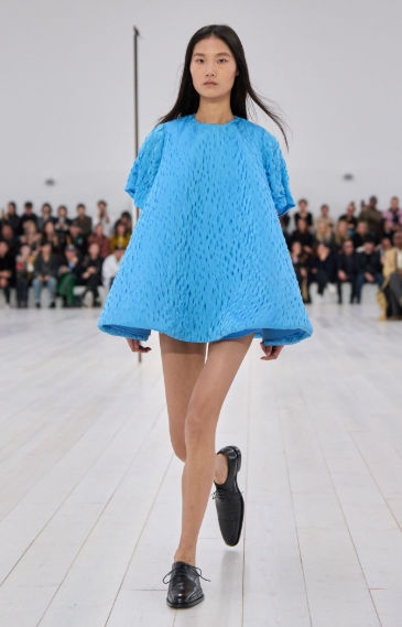 봄부터 겨울까지 계절별 컬러와 심리적 효과 분석