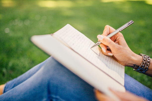 쓰는 사람이 되고 싶었던 게 아니라, 멈추지 않는 사람이 되고 싶었다