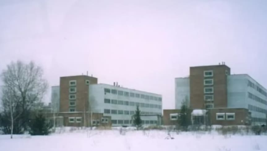러시아의 소련 시대 가공할 생물무기 실험실 VIDEO: The Soviet-era Russian laboratory where Putin's 'bioweapon arsenal of smallpox, anthrax and Ebola is being kept'