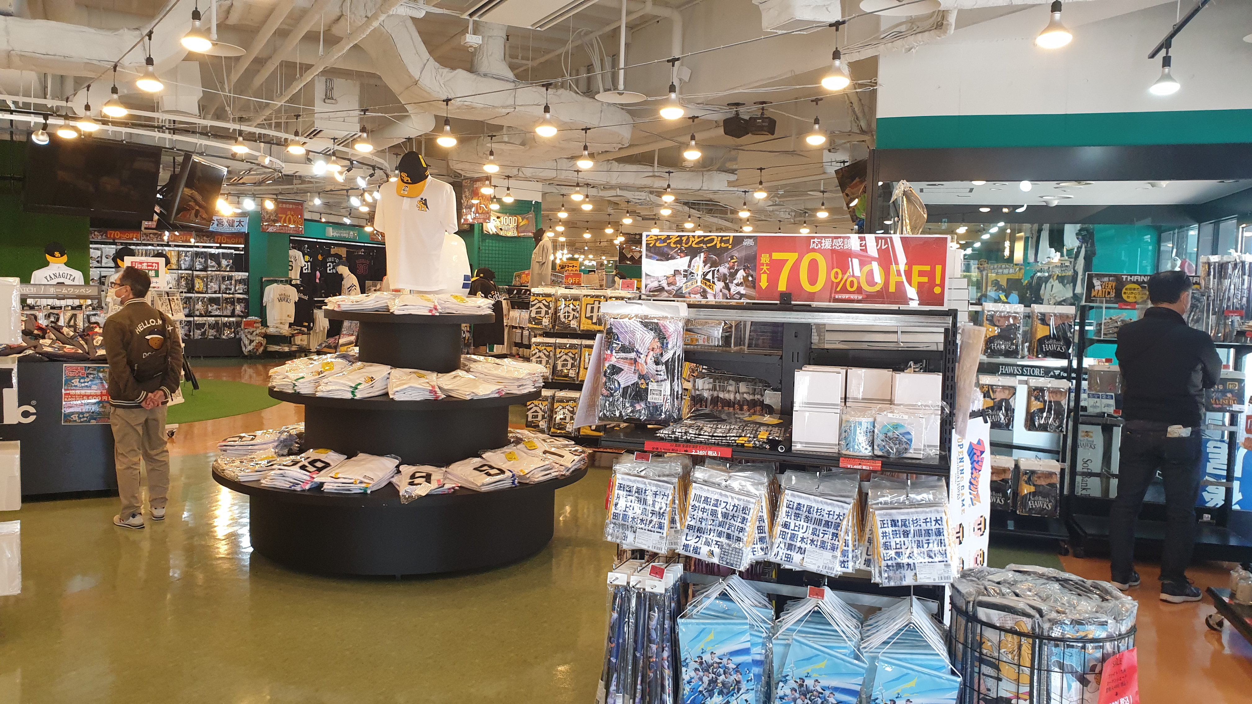 호크스 스토어 내부 기념품샵 전체적인 전경