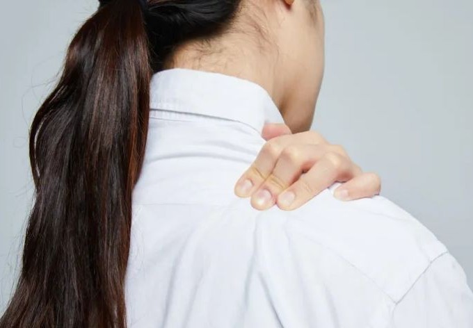 어깨에 담 걸렸을때