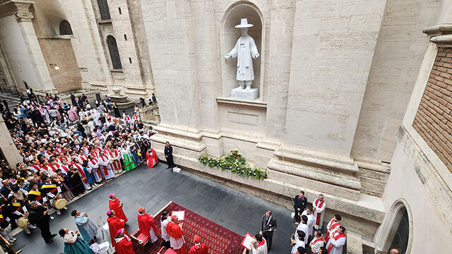 '순교 177주년' 바티칸에 김대건 신부 성상 세워져