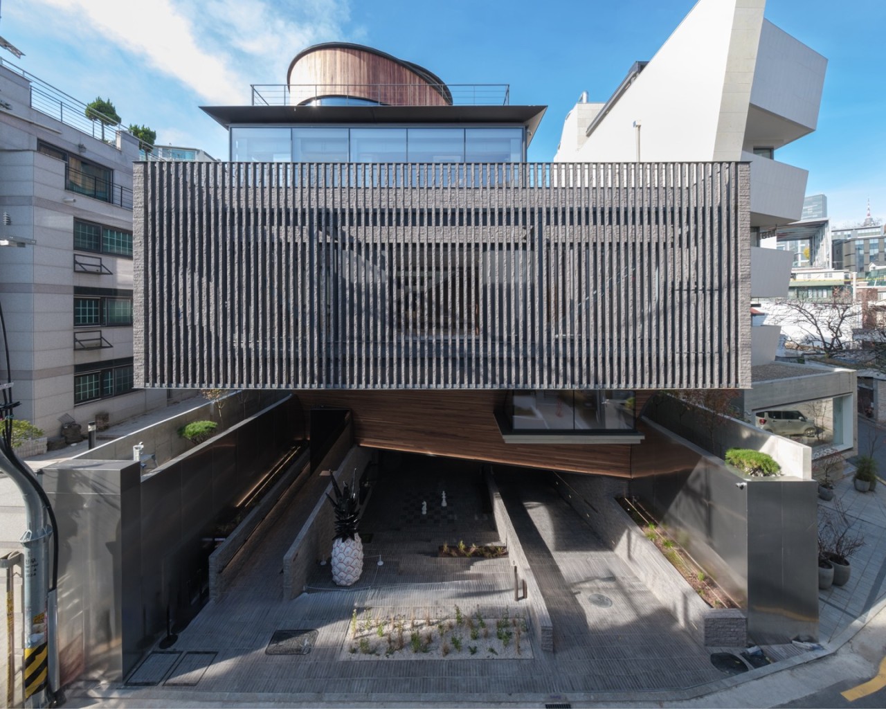 한남동 붉은 벽돌 건축물 페즈 한남 FEZH 외관