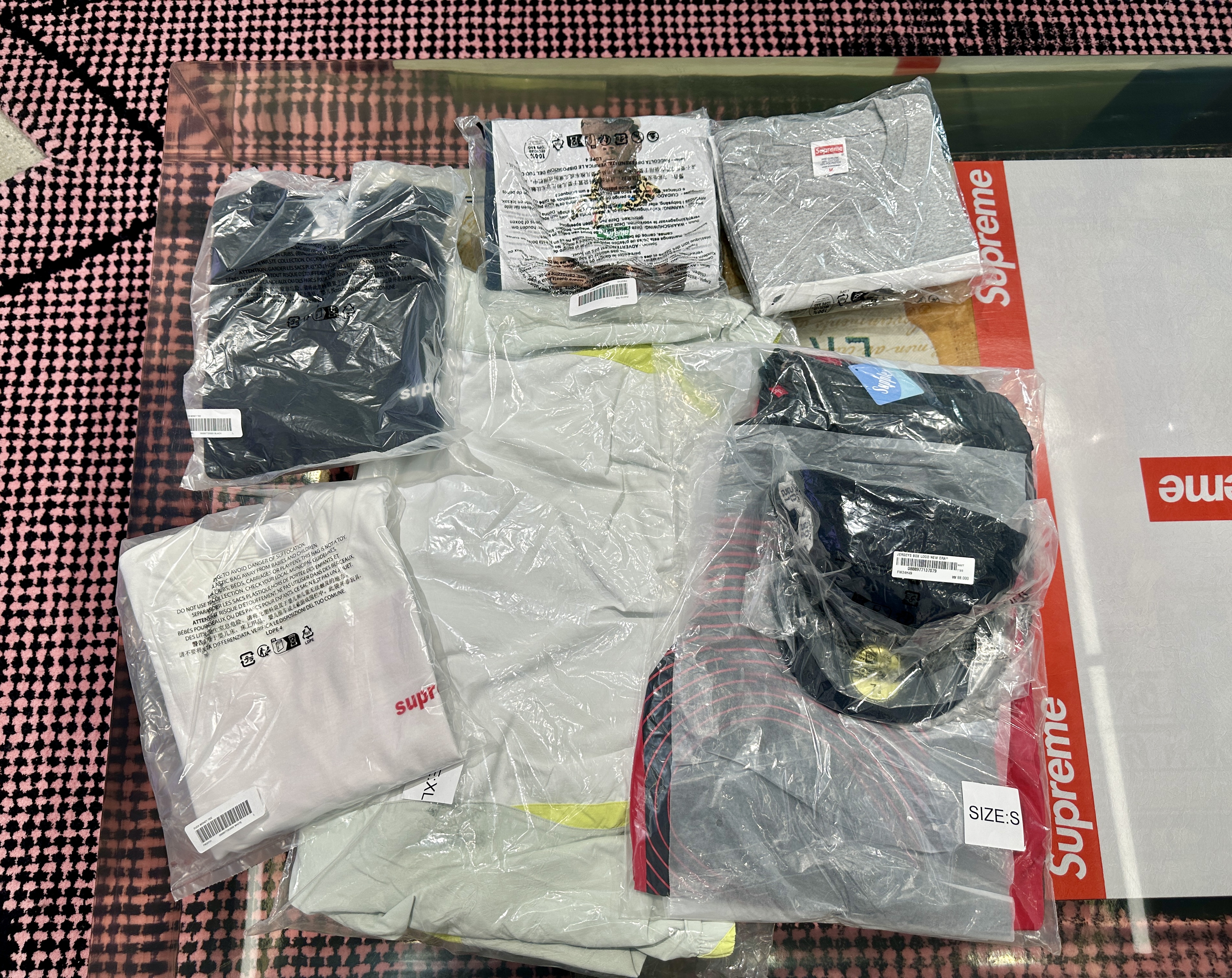 슈프림 24FW 쇼핑샷