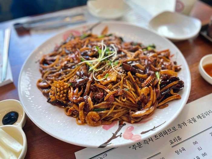 놀라운토요일 서울 경동시장 매운 우삼겹 쟁반짜장 맛집