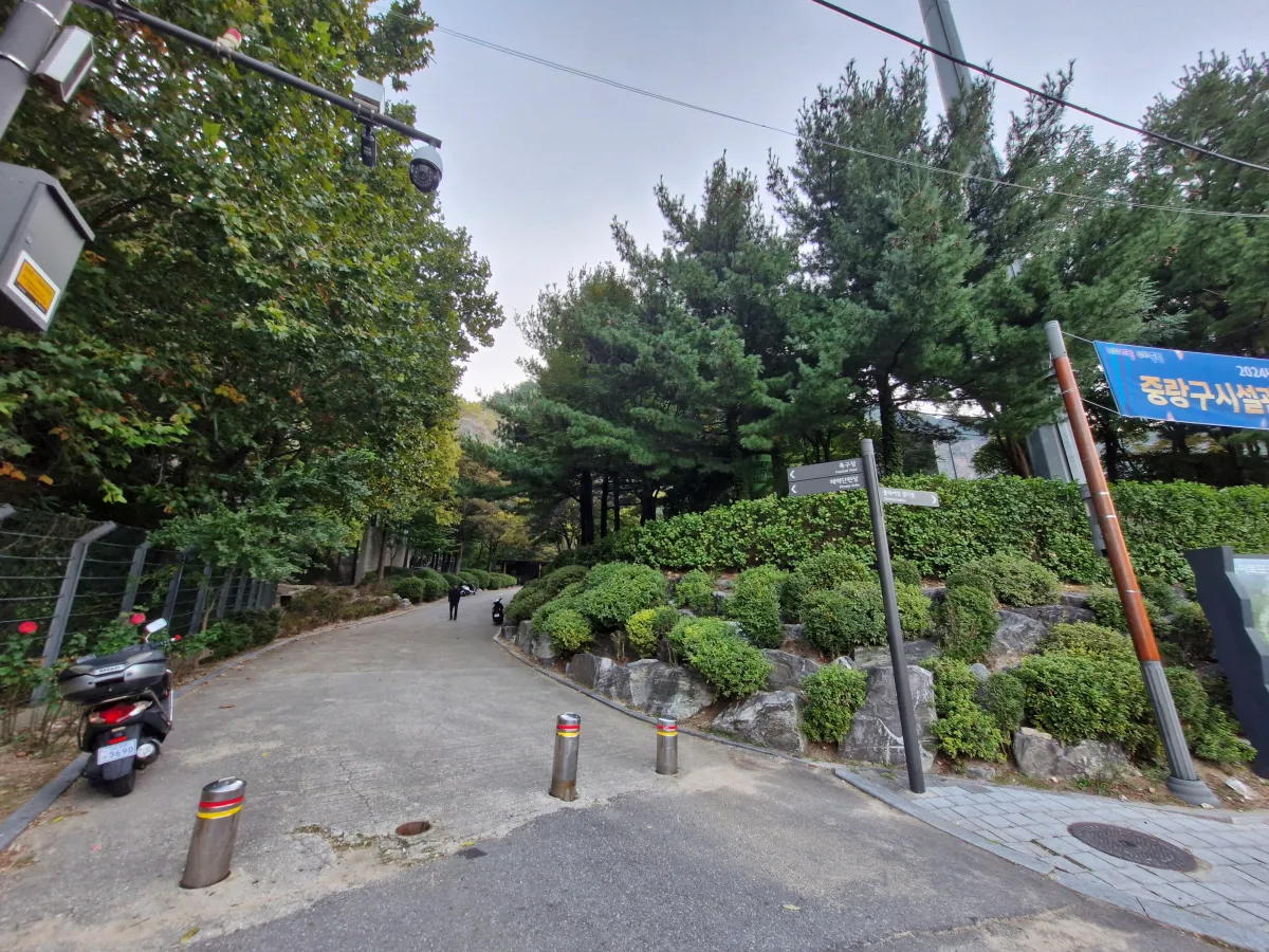 용마폭포공원-산책로-올라가는-길