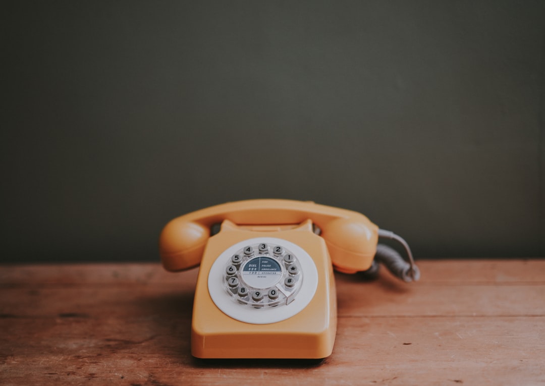 전화번호는 영어로 phone number입니다.