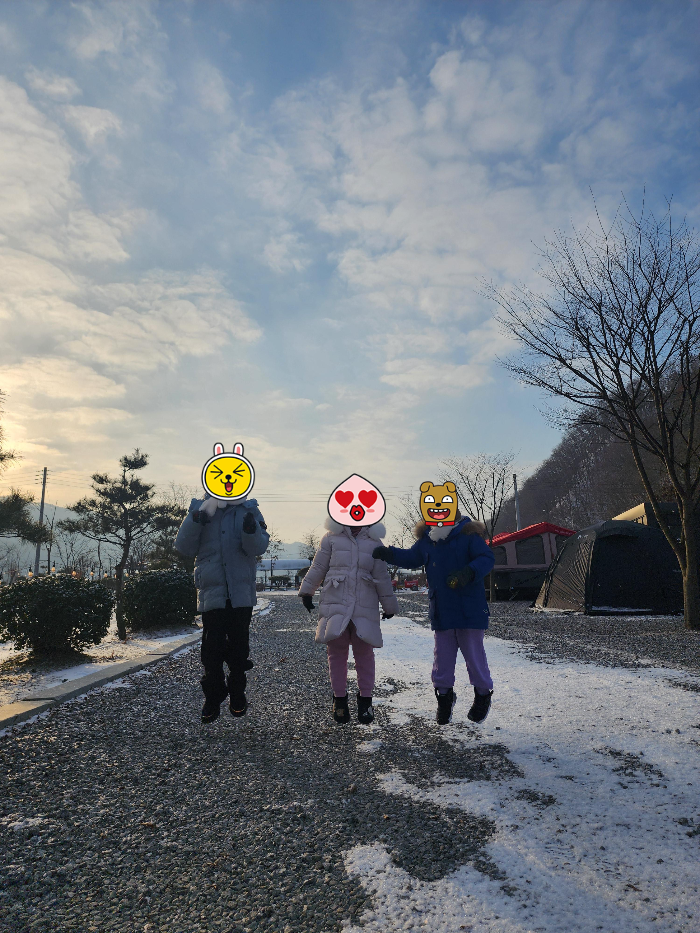 제이제이오토캠핑장 2일차 아침일찍 일어난 꼬맹이들의 몸풀기 점프샷