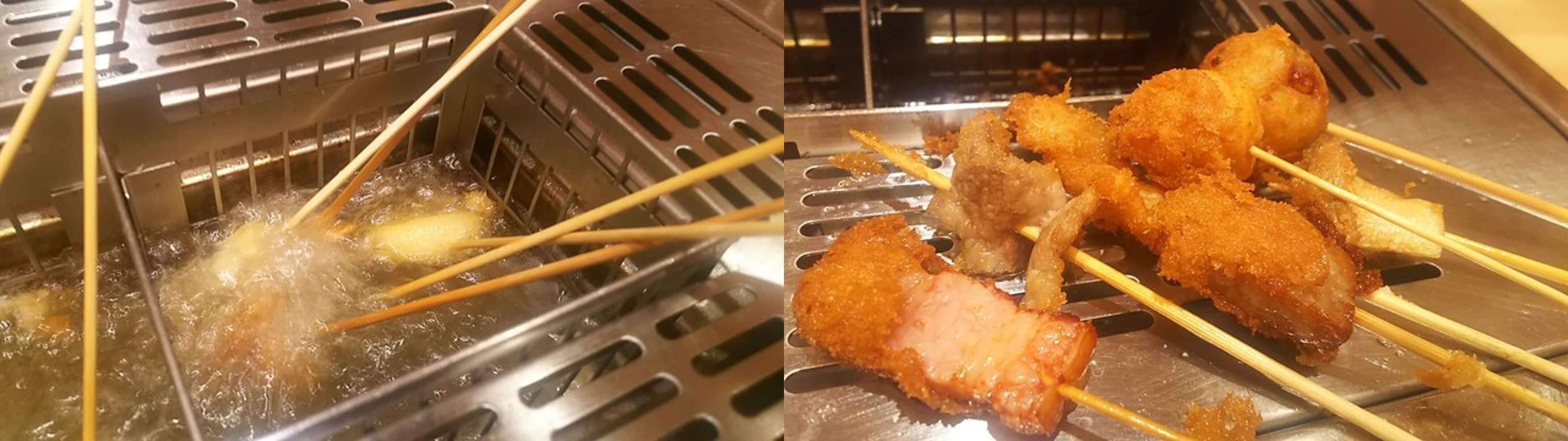꼬치를 기름에 튀기는 사진