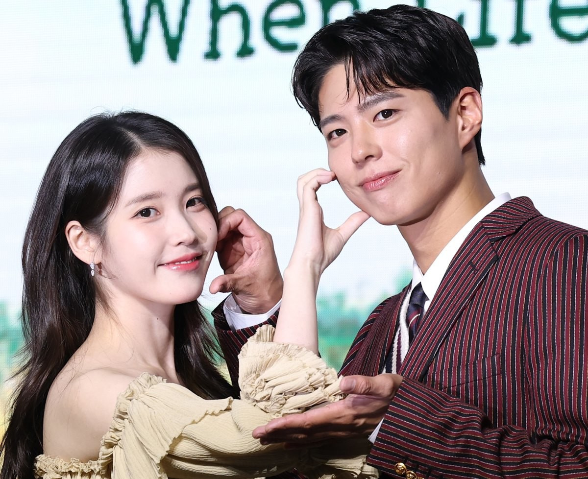 아이유와 "폭삭 속았수다", 무슨 관계일까?