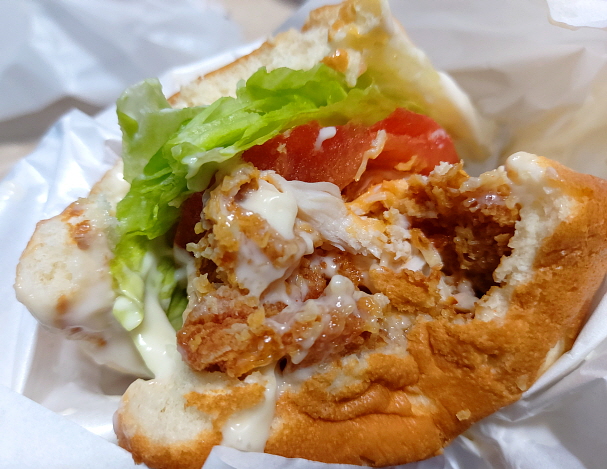 야채 가득 맘스터치