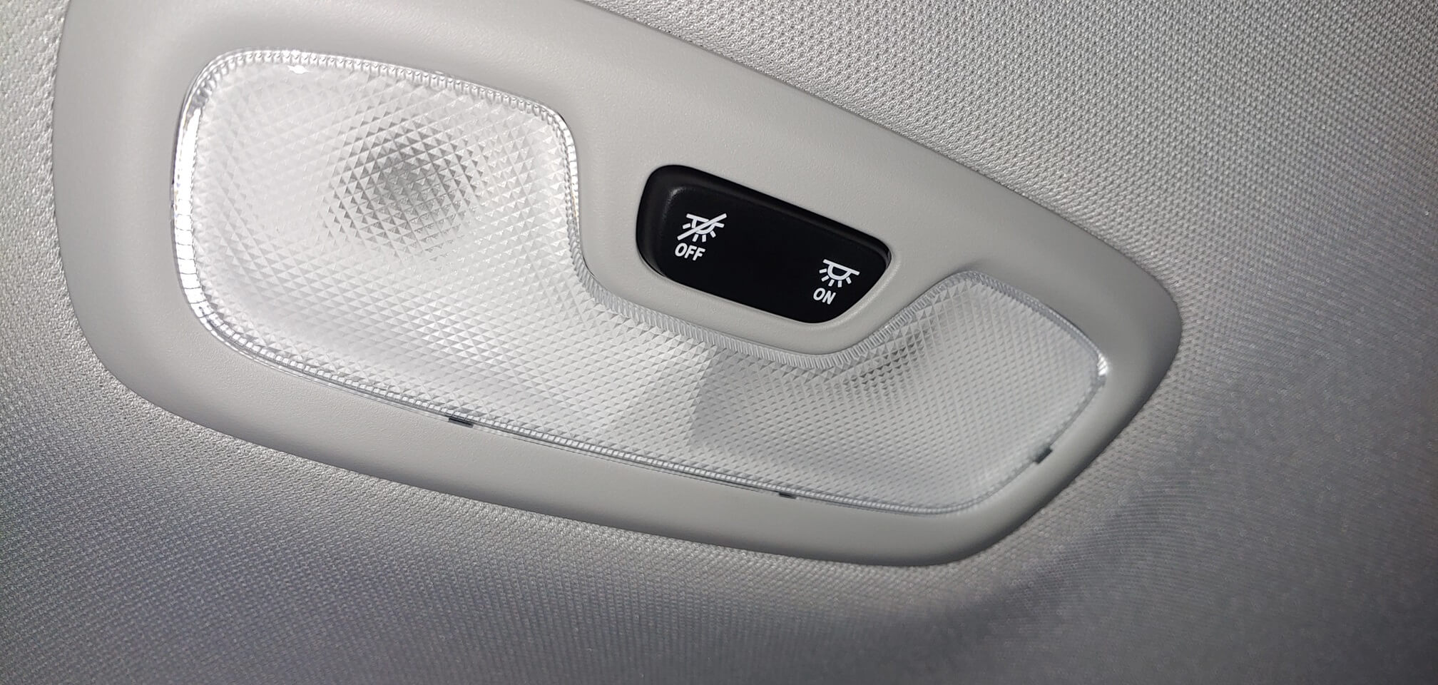 실제 차주가 알려주는 쉐보레 트랙스 크로스오버 - LED 실내등(전등) 교체하기