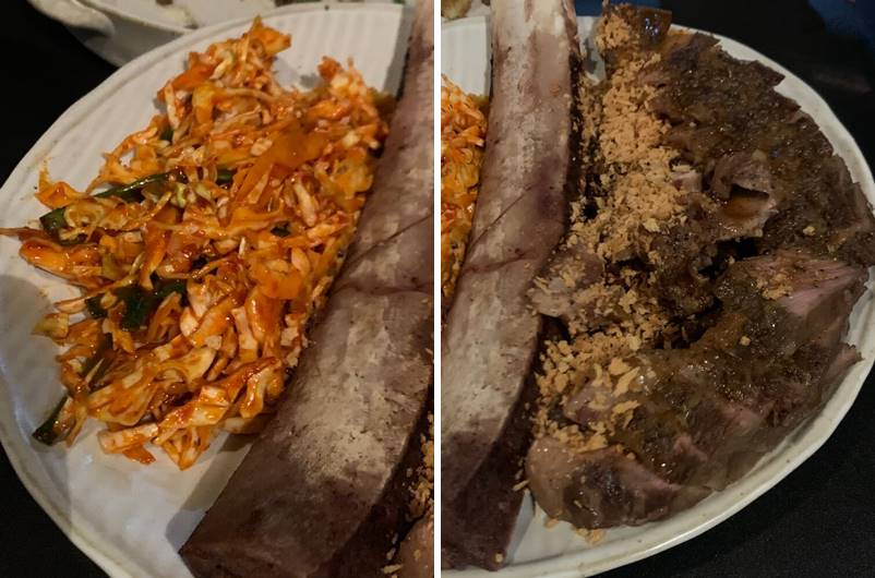 뼈 기준으로 나뉘어있는 고기와 양배추 샐러드