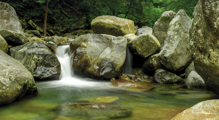 골짜기 연못 이미지