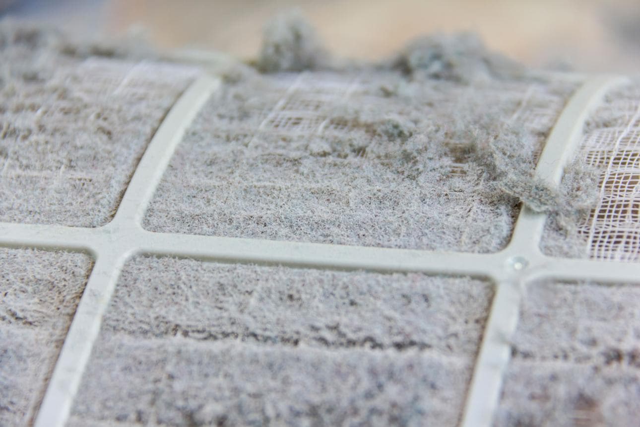 전기료 폭탄 막는 에어컨 필터 청소법 및 가동 전 필수 점검 리스트