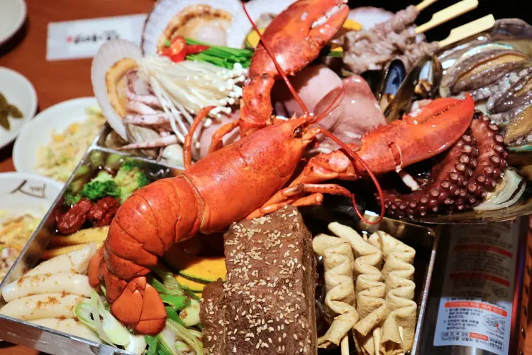 소문의맛집 외식하는날 버스킹 신화 김동완 추천 바닷가재에 해물과 조개 갈비찜 랍스터 조갈찜 맛있는 식당 교대역 교대 맛집 위치 메뉴 가격 정보