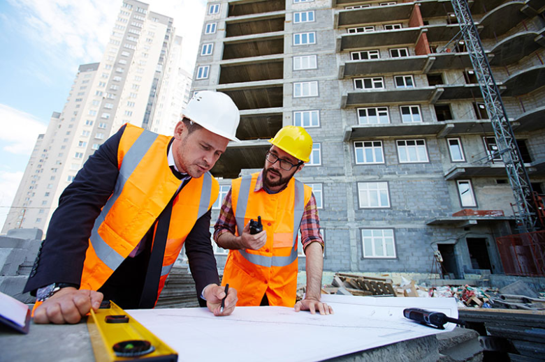 이미지 출처: AI 생성 이미지(콘텐츠 이해를 돕기 위한 시각 자료)
본 이미지는 실제 인물을 특정하지 않은 AI 생성 이미지로,
건설 현장에서 공정과 품질을 점검하는 건축시공기술사 및 건축품질시험기술사의 실제 업무 모습