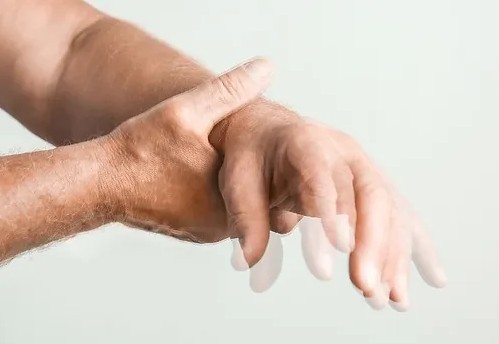 손떨림 증상 원인 - 파킨슨병과 수전증